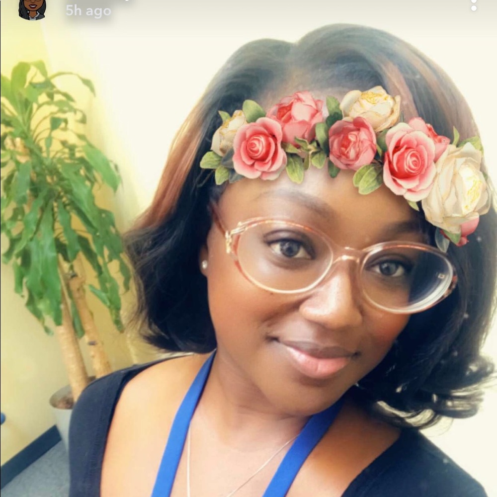 Meet your Posher, Ameka